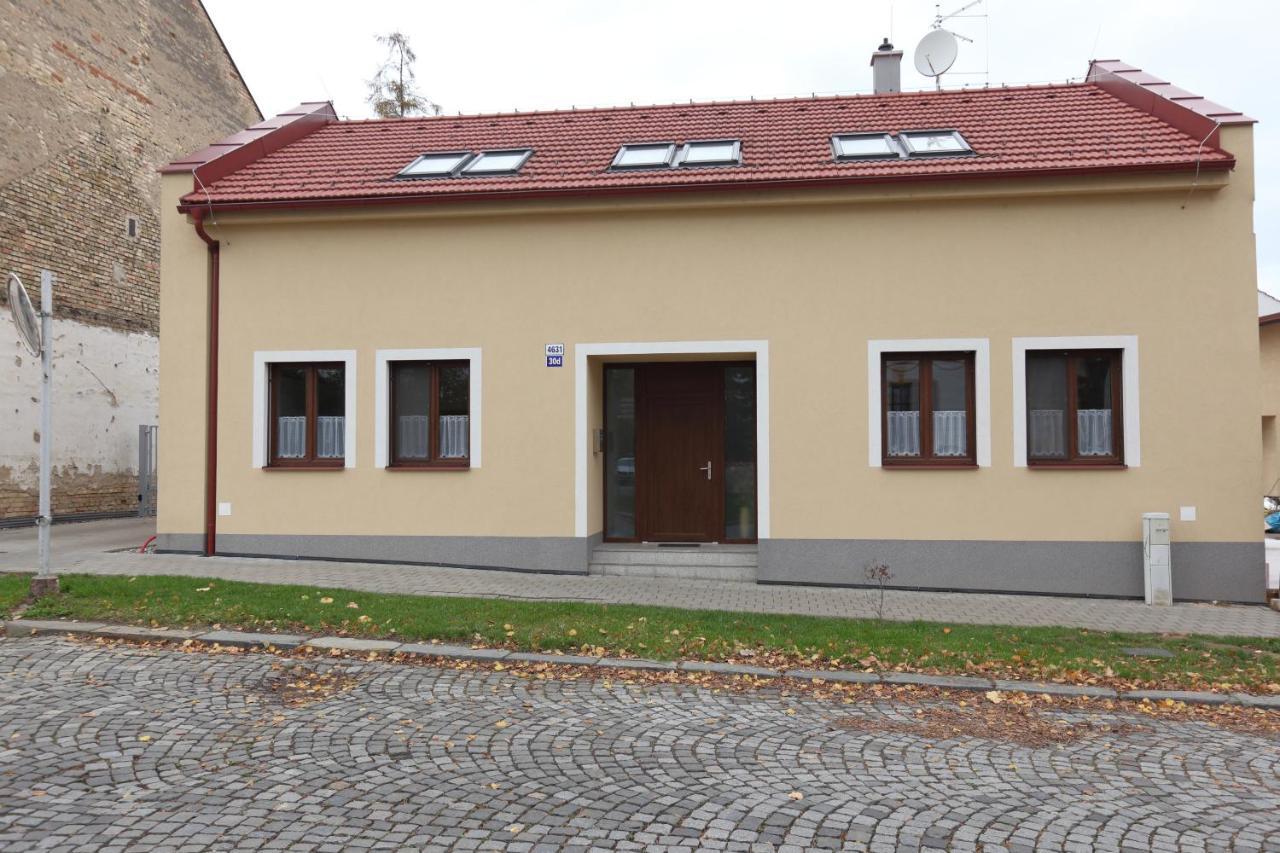 Apartmany U Kvetne Zahrady 克罗梅日什 外观 照片